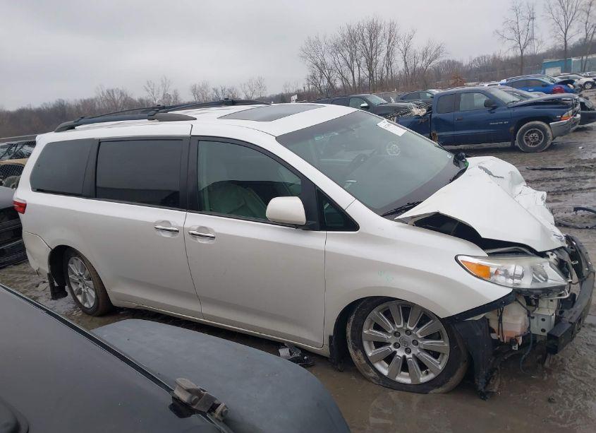Photo 14 of 2015 Toyota Sienna XLE/LIMITED (VIN 5TDDK3DCXFS104504)