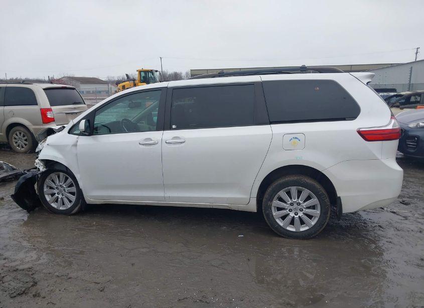 Photo 15 of 2015 Toyota Sienna XLE/LIMITED (VIN 5TDDK3DCXFS104504)