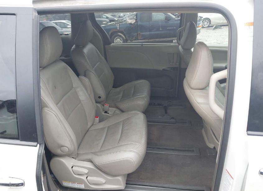 Photo 8 of 2015 Toyota Sienna XLE/LIMITED (VIN 5TDDK3DCXFS104504)