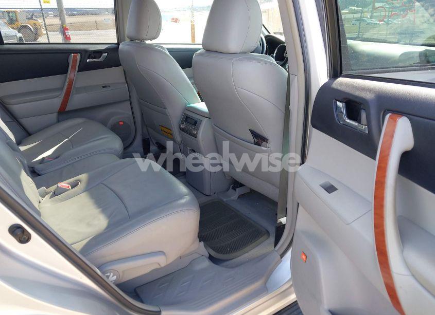 Photo 8 of 2010 Toyota Highlander LIMITED (VIN 5TDDK3EH3AS030488)