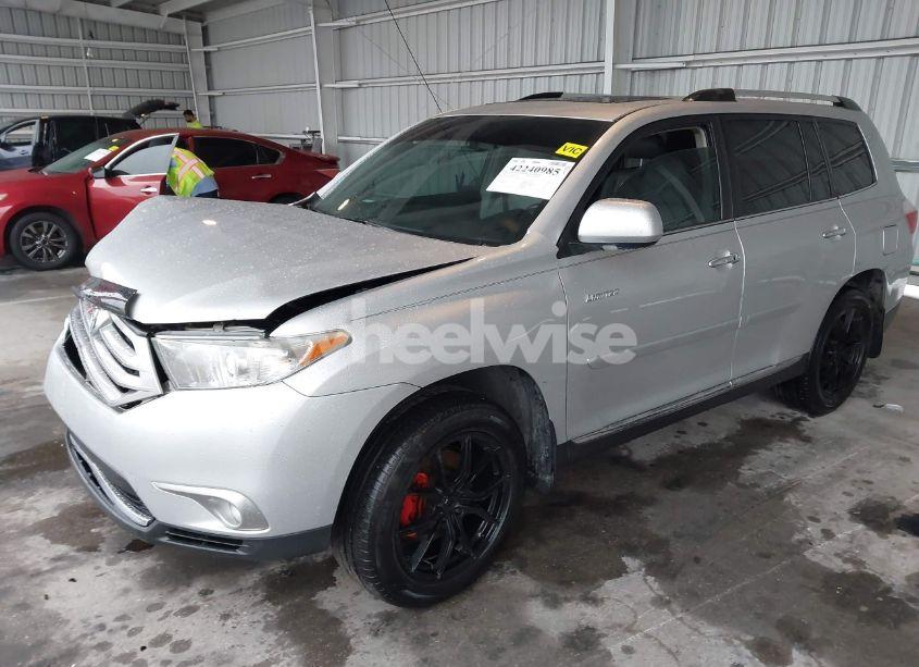 Photo 2 of 2013 Toyota Highlander LIMITED V6 (VIN 5TDDK3EH3DS175566)