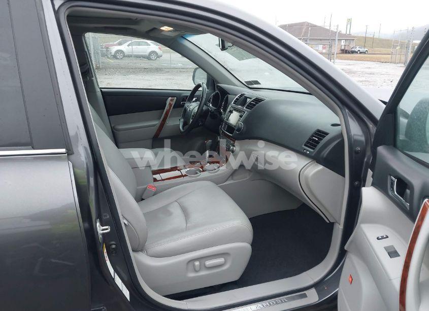 Photo 5 of 2013 Toyota Highlander LIMITED V6 (VIN 5TDDK3EH3DS187717)