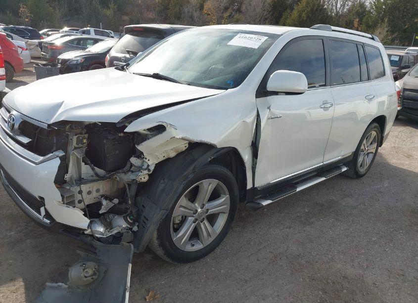 Photo 2 of 2013 Toyota Highlander LIMITED V6 (VIN 5TDDK3EH3DS214320)