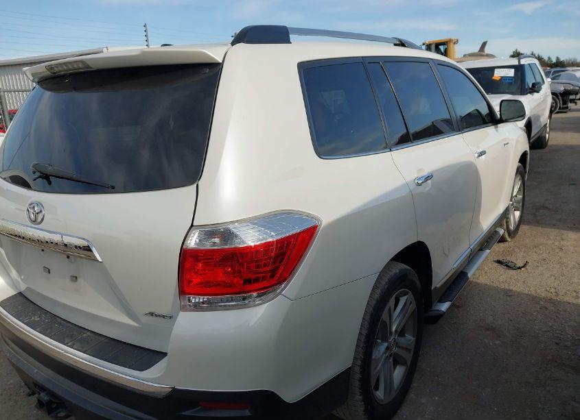 Photo 4 of 2013 Toyota Highlander LIMITED V6 (VIN 5TDDK3EH3DS214320)