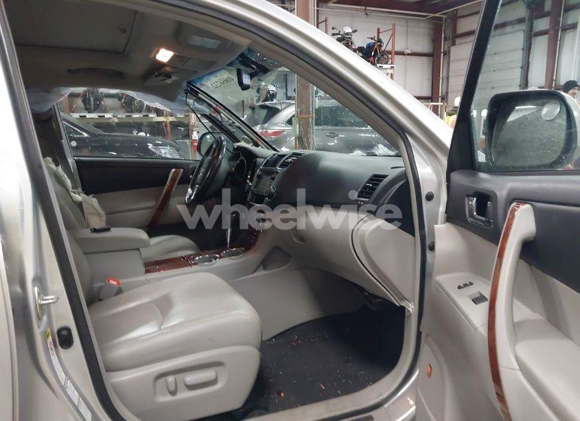 Photo 5 of 2013 Toyota Highlander LIMITED V6 (VIN 5TDDK3EH3DS244711)