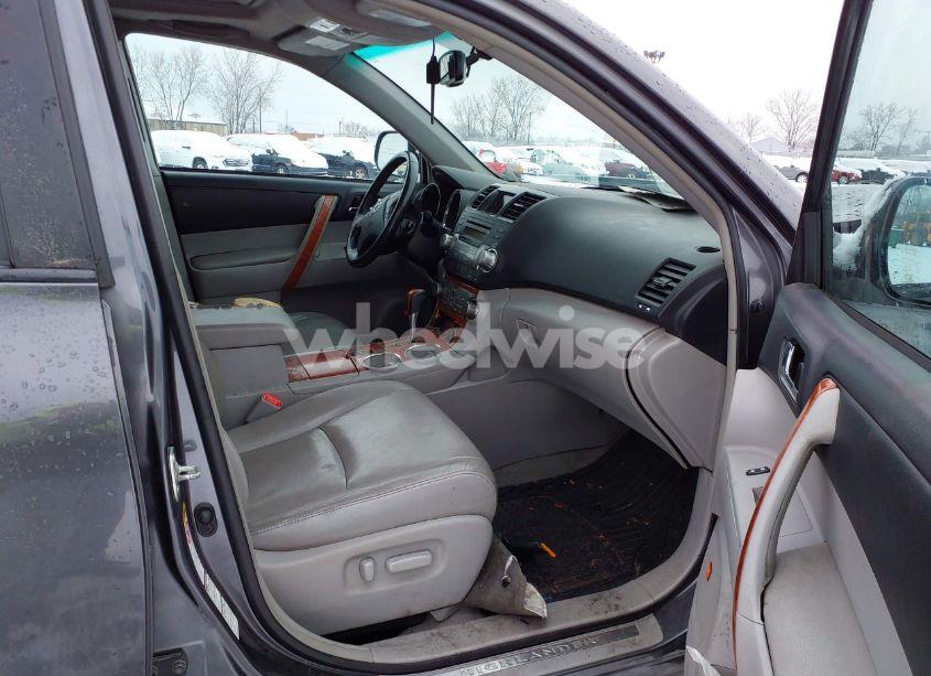 Photo 5 of 2010 Toyota Highlander LIMITED V6 (VIN 5TDDK3EH4AS004918)