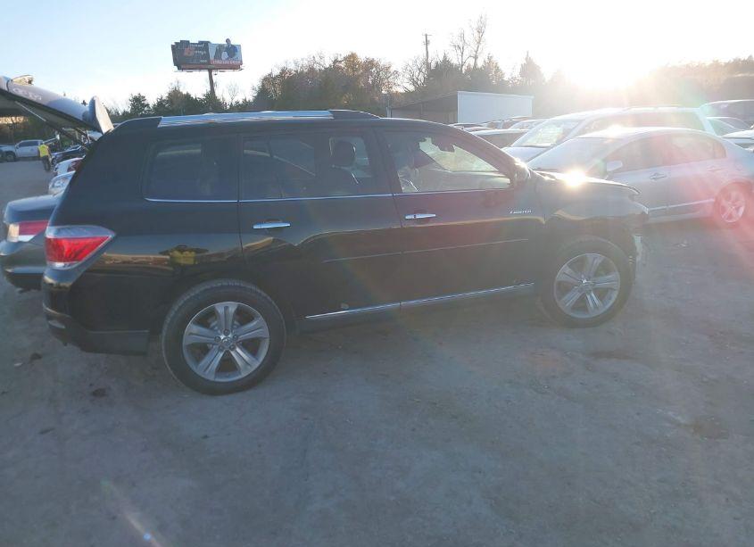 Photo 4 of 2013 Toyota Highlander LIMITED V6 (VIN 5TDDK3EH5DS201018)