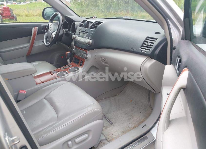 Photo 5 of 2010 Toyota Highlander LIMITED V6 (VIN 5TDDK3EH6AS025205)