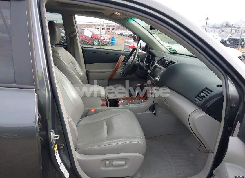 Photo 5 of 2010 Toyota Highlander LIMITED (VIN 5TDDK3EH8AS014092)
