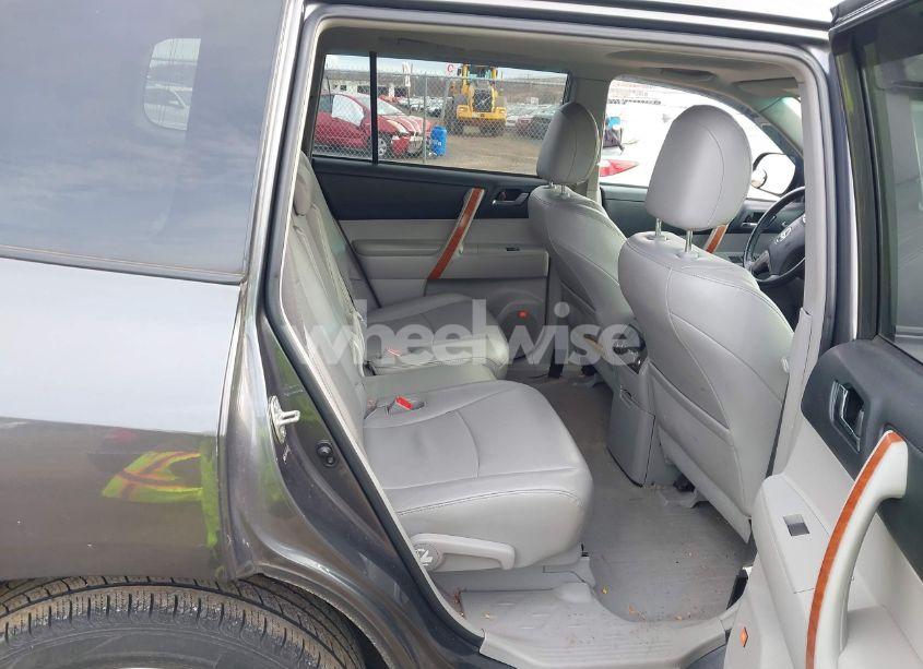 Photo 8 of 2010 Toyota Highlander LIMITED (VIN 5TDDK3EH8AS014092)