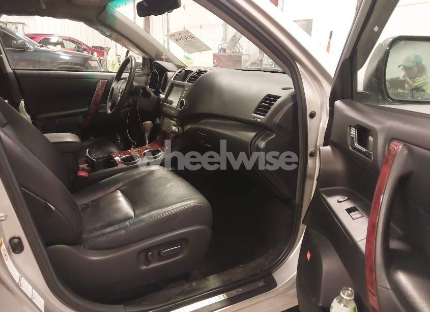 Photo 5 of 2012 Toyota Highlander LIMITED V6 (VIN 5TDDK3EH8CS110310)