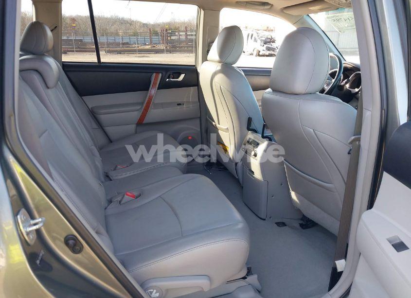 Photo 8 of 2010 Toyota Highlander LIMITED V6 (VIN 5TDDK3EH9AS003862)