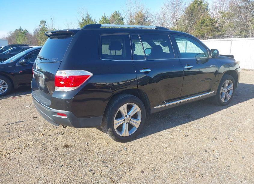Photo 4 of 2013 Toyota Highlander LIMITED V6 (VIN 5TDDK3EH9DS243241)