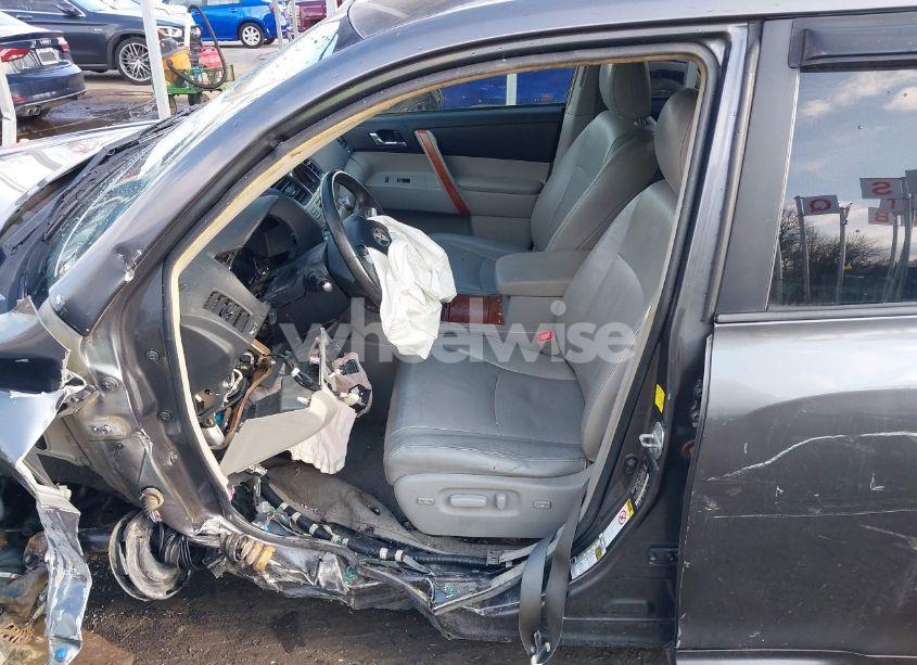 Photo 17 of 2010 Toyota Highlander LIMITED V6 (VIN 5TDDK3EHXAS031184)