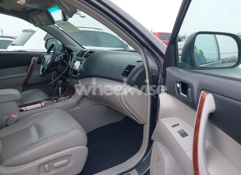 Photo 5 of 2013 Toyota Highlander LIMITED V6 (VIN 5TDDK3EHXDS261988)