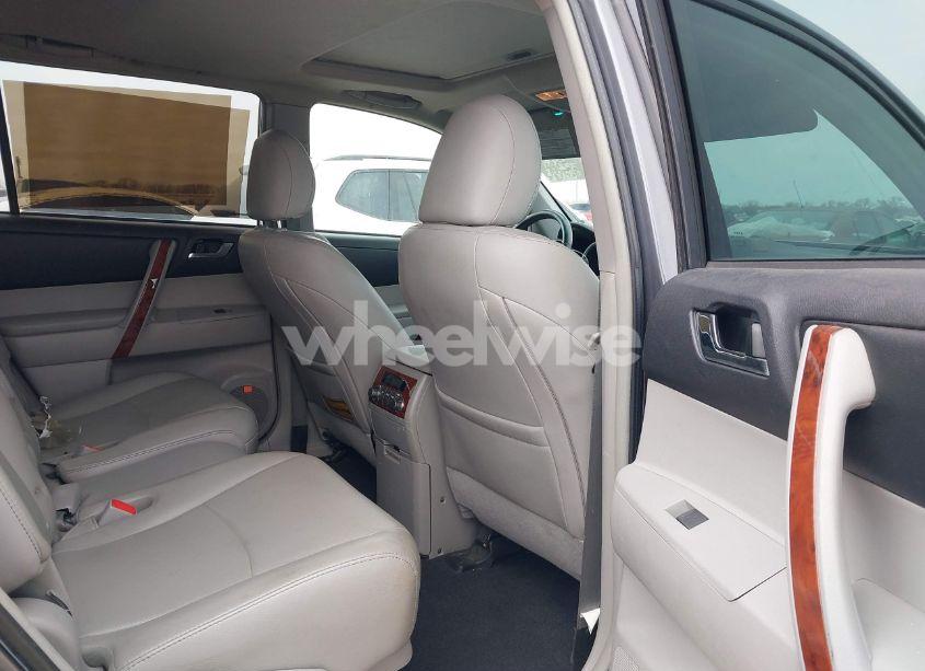 Photo 8 of 2013 Toyota Highlander LIMITED V6 (VIN 5TDDK3EHXDS261988)