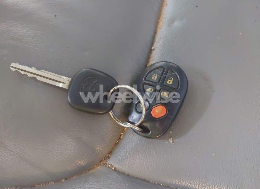 Photo 11 of 2010 Toyota Sienna LIMITED (VIN 5TDDK4CC0AS030946)