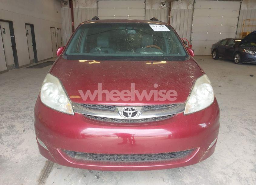 Photo 12 of 2010 Toyota Sienna LIMITED (VIN 5TDDK4CC0AS030946)