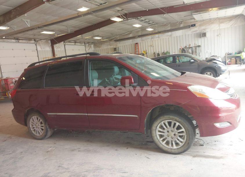 Photo 13 of 2010 Toyota Sienna LIMITED (VIN 5TDDK4CC0AS030946)