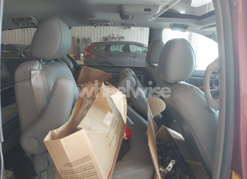 Photo 8 of 2010 Toyota Sienna LIMITED (VIN 5TDDK4CC0AS030946)