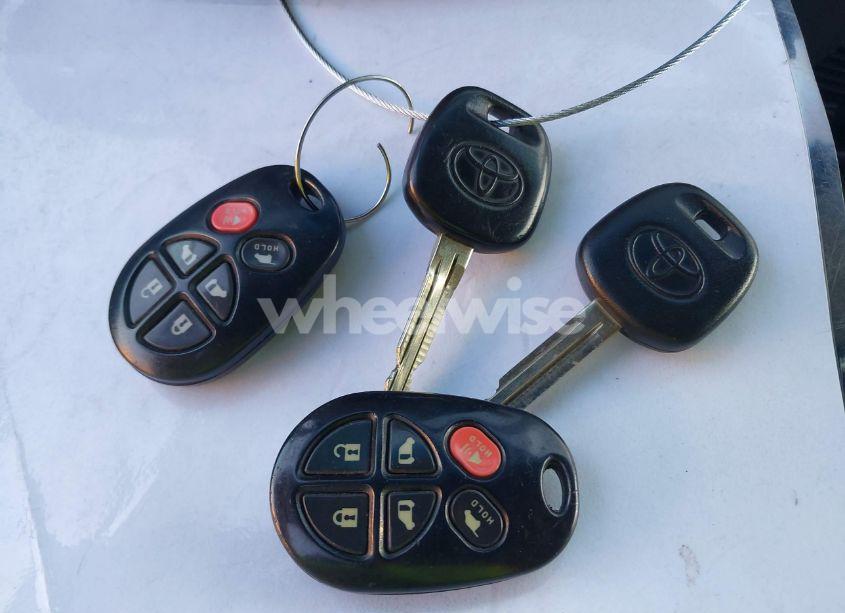 Photo 11 of 2010 Toyota Sienna XLE/XLE LIMITED (VIN 5TDDK4CC3AS032755)