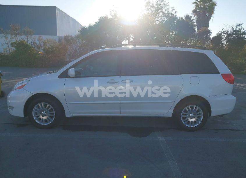 Photo 14 of 2010 Toyota Sienna XLE/XLE LIMITED (VIN 5TDDK4CC3AS032755)