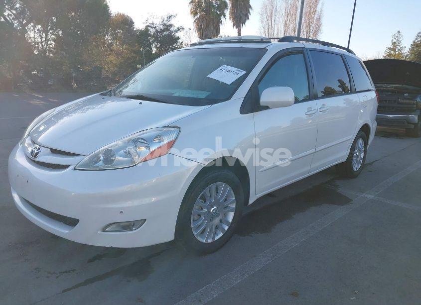 Photo 2 of 2010 Toyota Sienna XLE/XLE LIMITED (VIN 5TDDK4CC3AS032755)