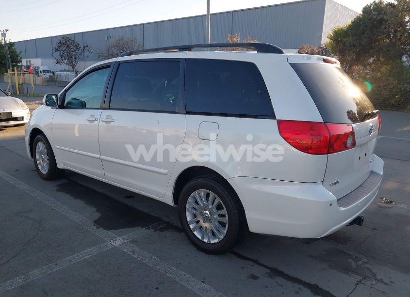 Photo 3 of 2010 Toyota Sienna XLE/XLE LIMITED (VIN 5TDDK4CC3AS032755)