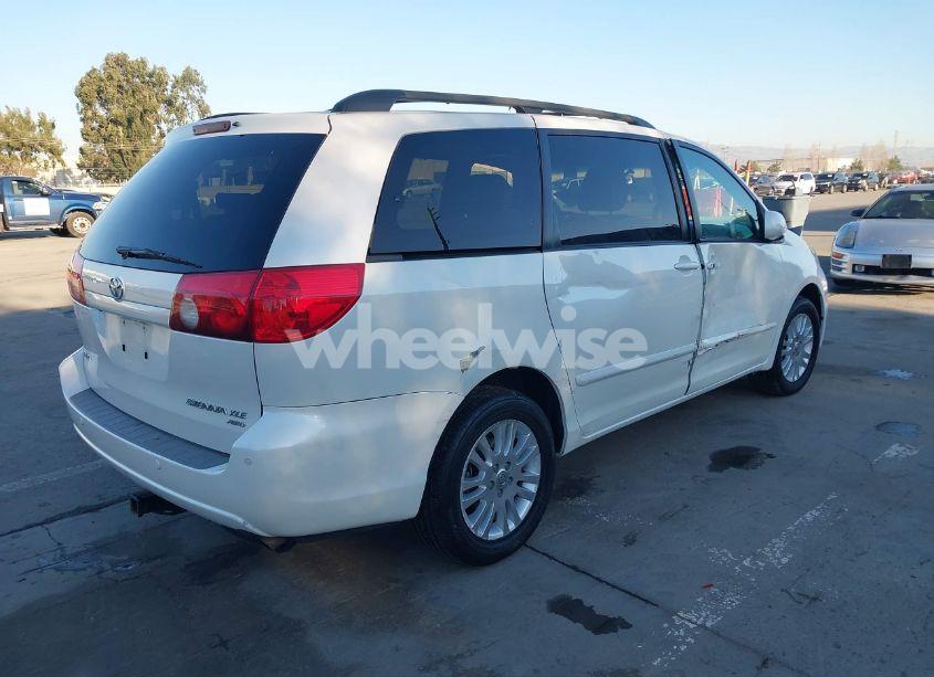 Photo 4 of 2010 Toyota Sienna XLE/XLE LIMITED (VIN 5TDDK4CC3AS032755)