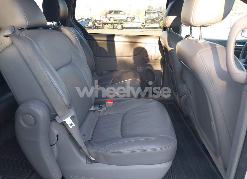 Photo 8 of 2010 Toyota Sienna XLE/XLE LIMITED (VIN 5TDDK4CC3AS032755)
