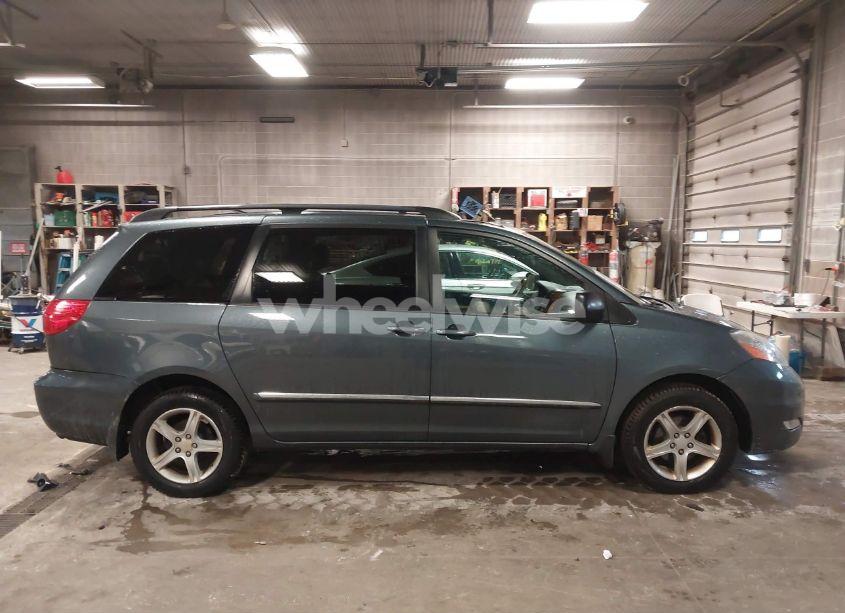 Photo 13 of 2010 Toyota Sienna LIMITED (VIN 5TDDK4CC3AS033095)