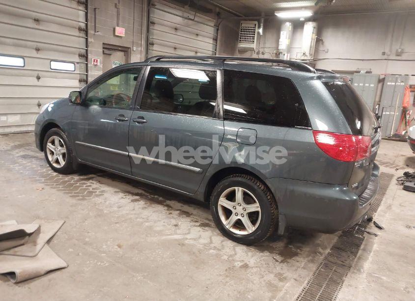 Photo 3 of 2010 Toyota Sienna LIMITED (VIN 5TDDK4CC3AS033095)