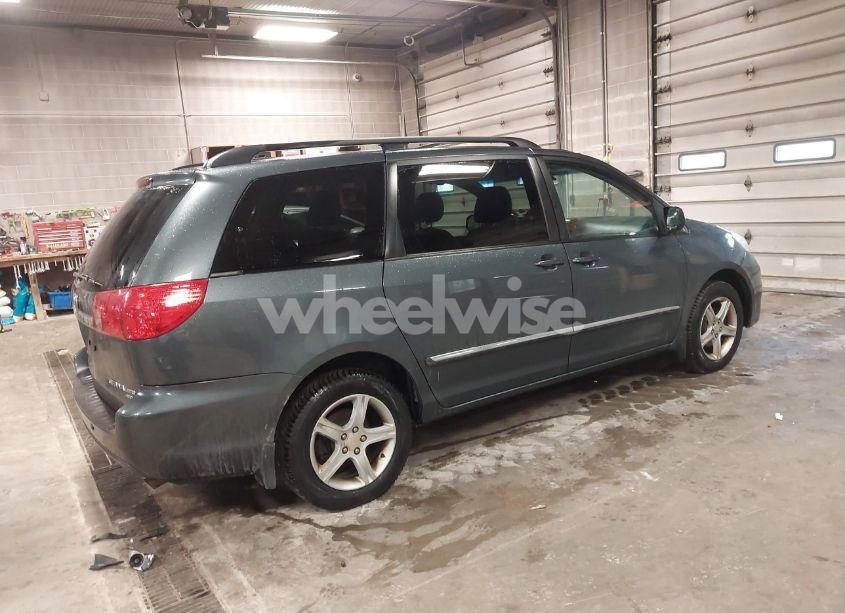 Photo 4 of 2010 Toyota Sienna LIMITED (VIN 5TDDK4CC3AS033095)