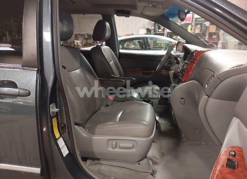 Photo 5 of 2010 Toyota Sienna LIMITED (VIN 5TDDK4CC3AS033095)