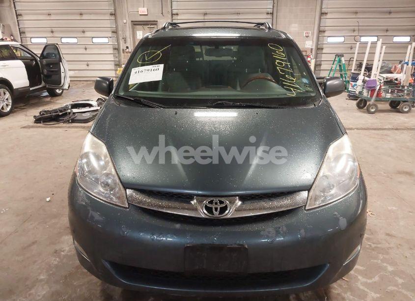 Photo 6 of 2010 Toyota Sienna LIMITED (VIN 5TDDK4CC3AS033095)