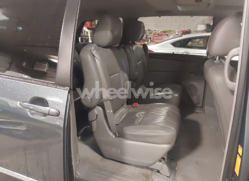 Photo 8 of 2010 Toyota Sienna LIMITED (VIN 5TDDK4CC3AS033095)