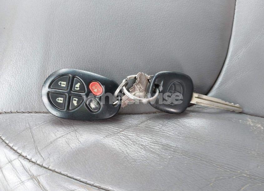 Photo 11 of 2010 Toyota Sienna LIMITED (VIN 5TDDK4CC4AS033039)