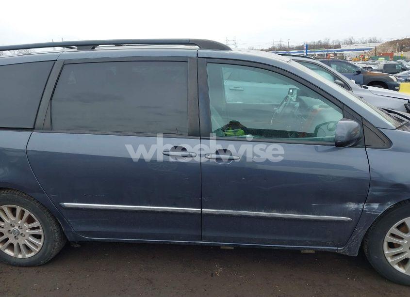 Photo 13 of 2010 Toyota Sienna LIMITED (VIN 5TDDK4CC4AS033039)