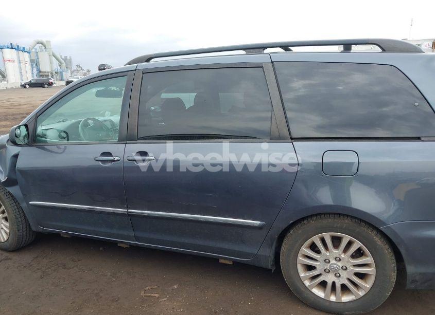 Photo 14 of 2010 Toyota Sienna LIMITED (VIN 5TDDK4CC4AS033039)