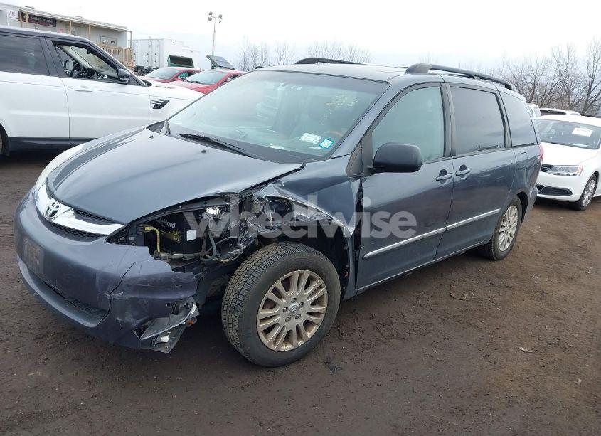 Photo 2 of 2010 Toyota Sienna LIMITED (VIN 5TDDK4CC4AS033039)