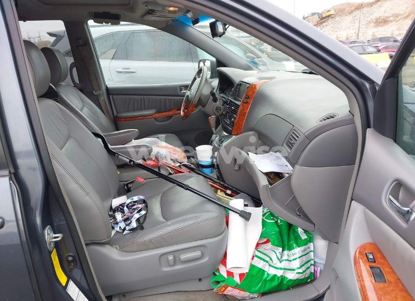 Photo 5 of 2010 Toyota Sienna LIMITED (VIN 5TDDK4CC4AS033039)