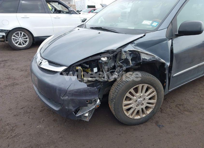 Photo 6 of 2010 Toyota Sienna LIMITED (VIN 5TDDK4CC4AS033039)