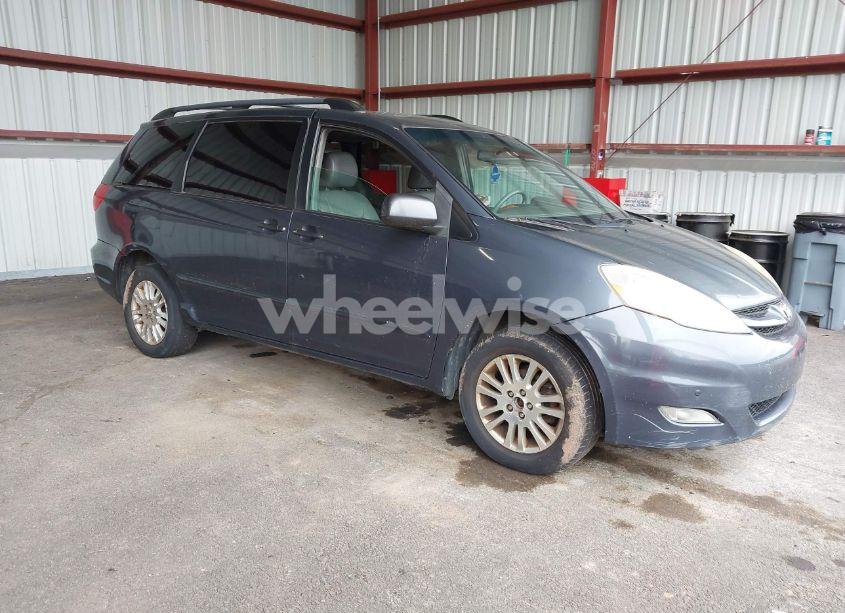 2010 Toyota Sienna XLE (VIN 5TDDK4CC5AS030134) main photo