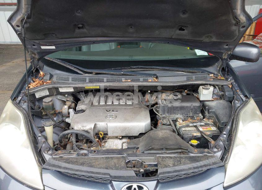Photo 10 of 2010 Toyota Sienna XLE (VIN 5TDDK4CC5AS030134)