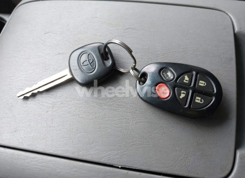 Photo 11 of 2010 Toyota Sienna XLE (VIN 5TDDK4CC5AS030134)