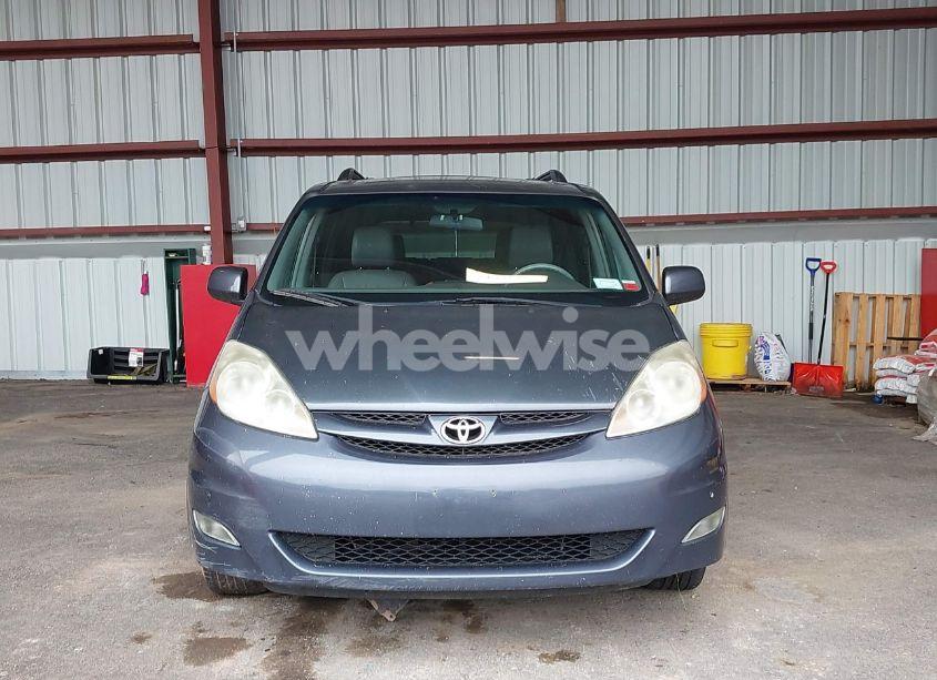 Photo 12 of 2010 Toyota Sienna XLE (VIN 5TDDK4CC5AS030134)