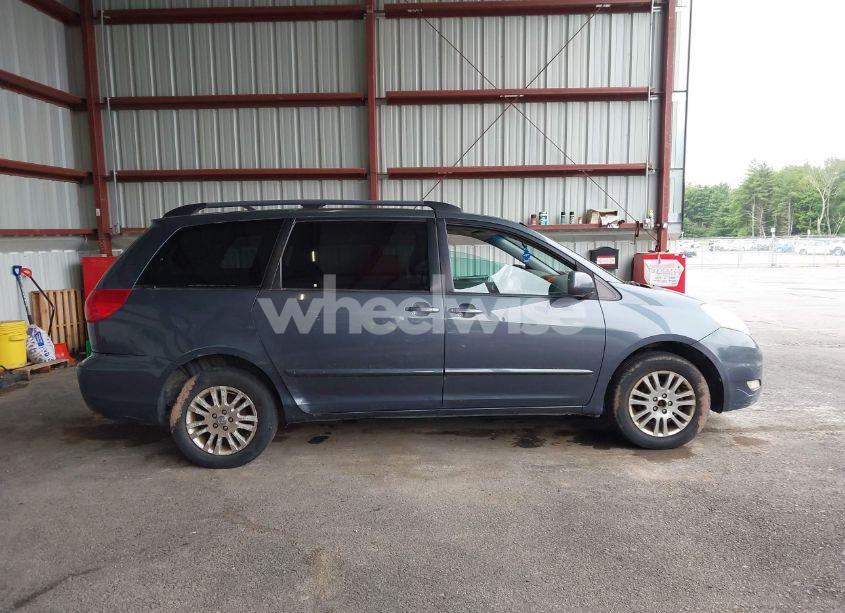 Photo 13 of 2010 Toyota Sienna XLE (VIN 5TDDK4CC5AS030134)