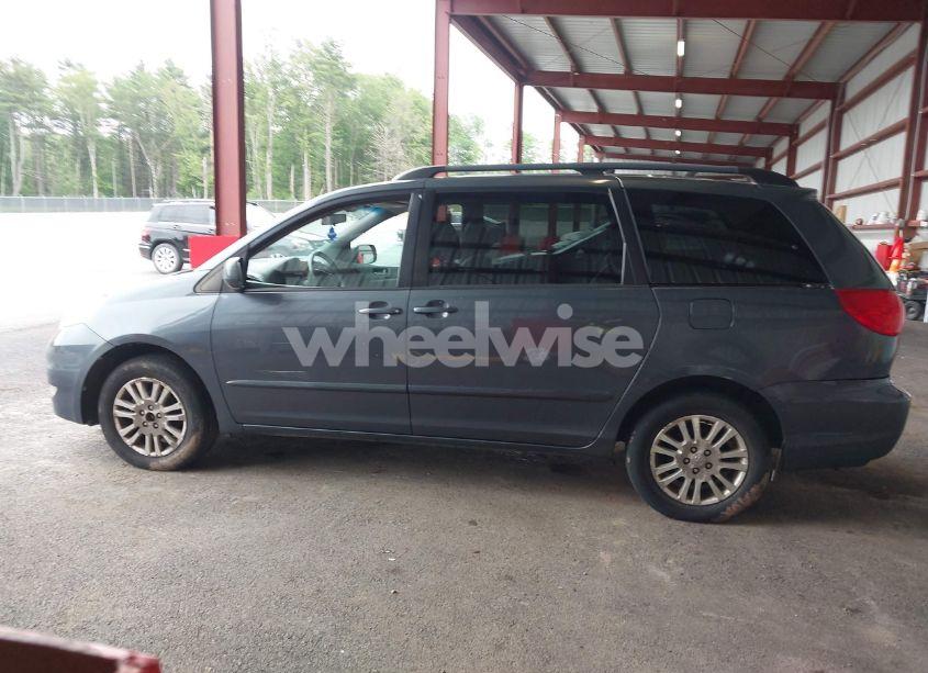 Photo 14 of 2010 Toyota Sienna XLE (VIN 5TDDK4CC5AS030134)