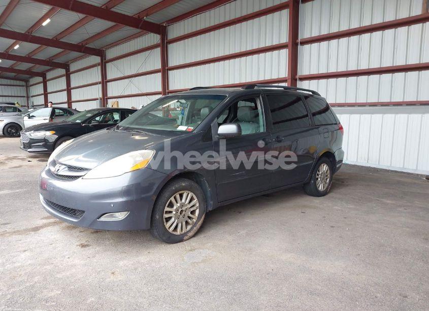 Photo 2 of 2010 Toyota Sienna XLE (VIN 5TDDK4CC5AS030134)