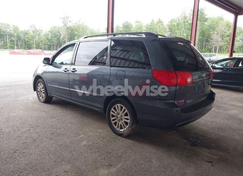 Photo 3 of 2010 Toyota Sienna XLE (VIN 5TDDK4CC5AS030134)